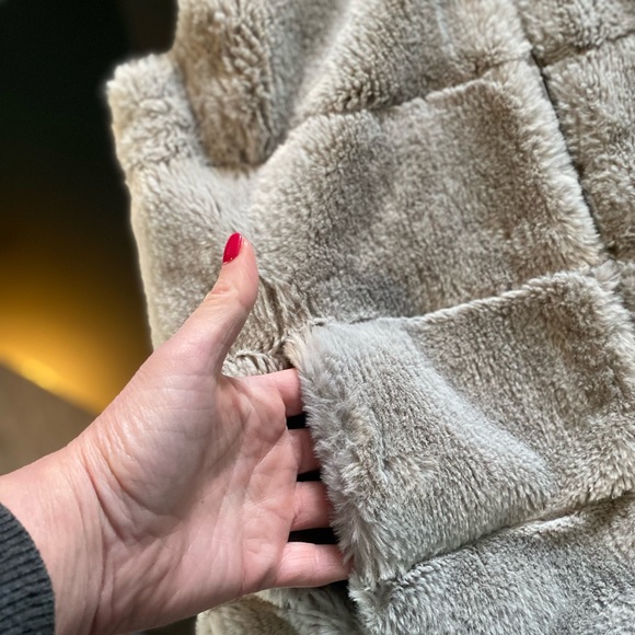 Dylan faux fur zip front vest - Picture 6 of 6